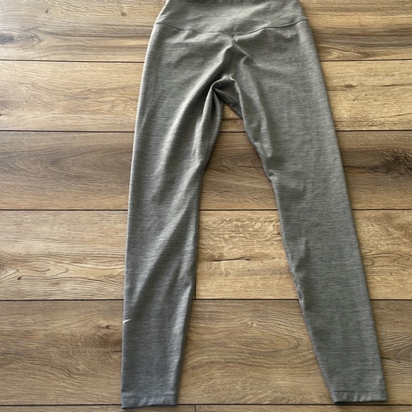 gray nike leggings, worn twice - Picture 2 of 2